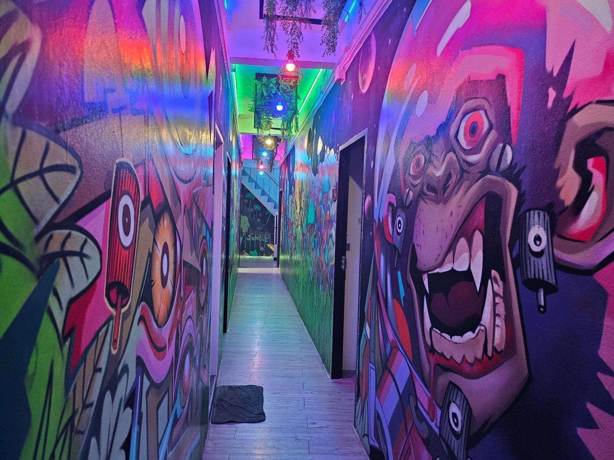 Urban Jungle Hostel Bangkok Exterior foto